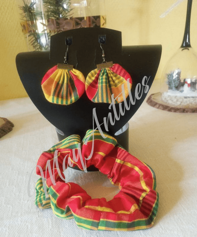 Parure chouchou et boucles d'oreilles assorties en madras 