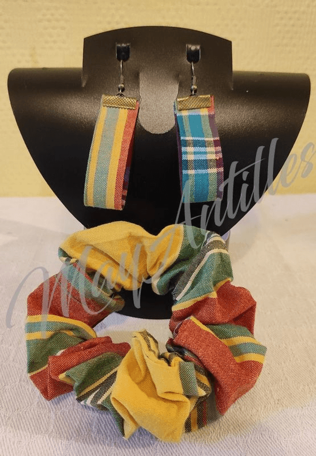 Parure chouchou et boucles d'oreilles assorties en madras 