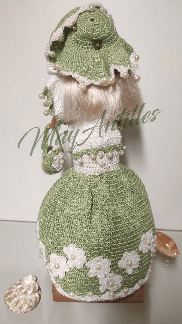 Poupée en robe de princesse au crochet "Lavandine"